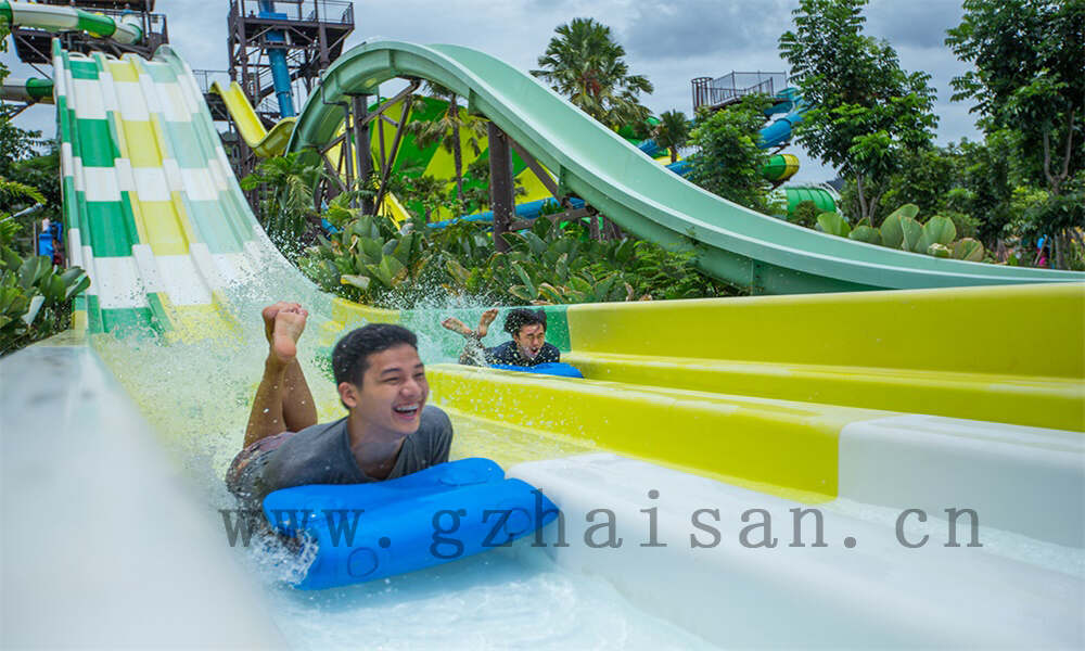 如何通过提供住宿服务推动水上乐园的二次消费？