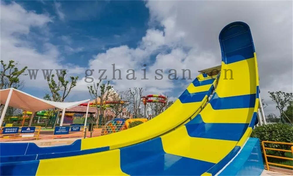 购买水上乐园设施时考虑的因素有哪些？