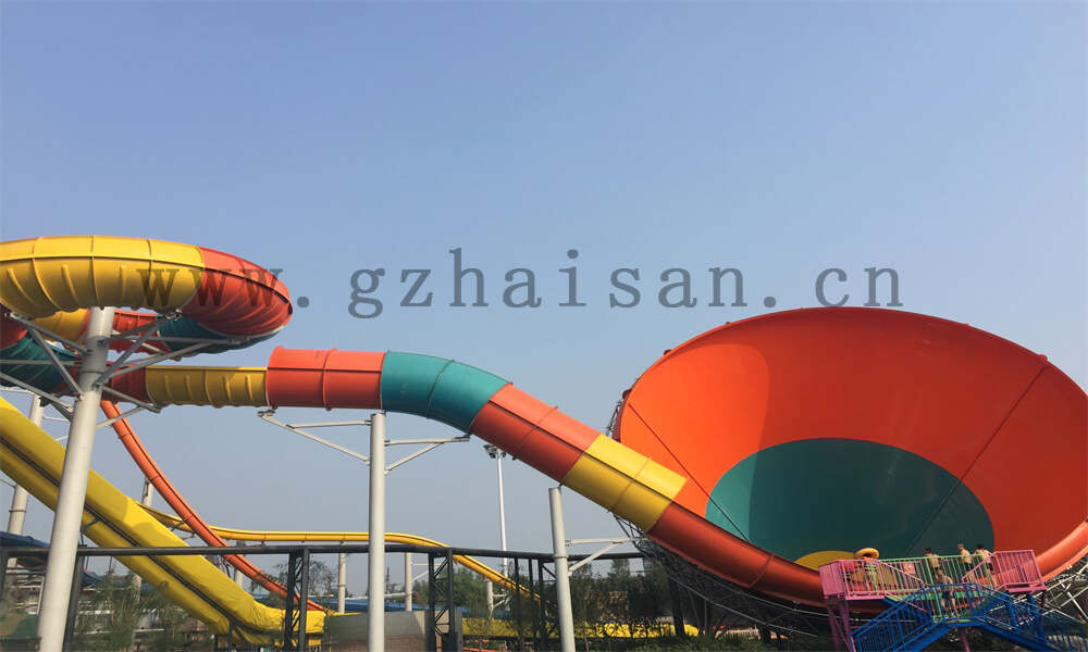 水上世界垂直滑梯