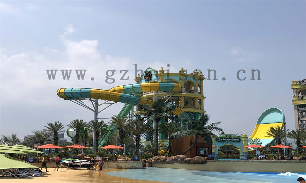 如何在水上乐园策划中提供多语言服务?