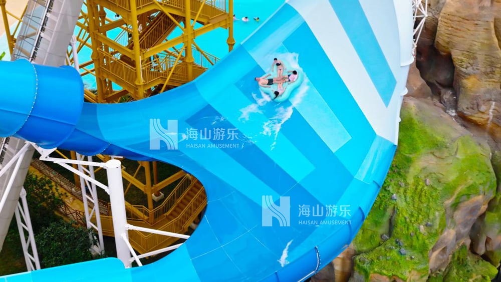双重风暴，极致竞速——星际盘旋+巨浪翻滚组合引爆水乐园刺激体验