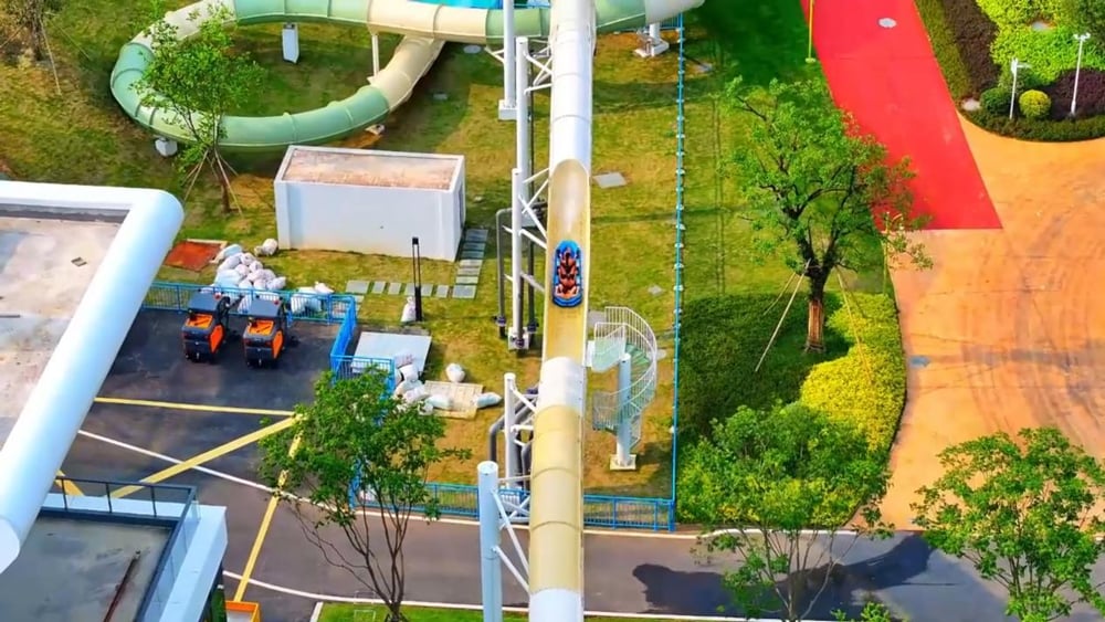 激流过山车｜当速度拥抱水花，掀起水上狂欢盛宴