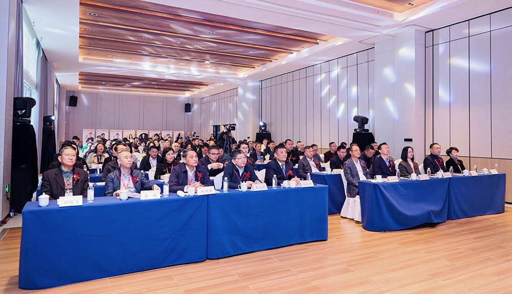 科技铸就非凡体验，专业成就行业标杆——jinnianhui今年会游乐荣膺2025金冠奖“杰出水滑道设备奖”